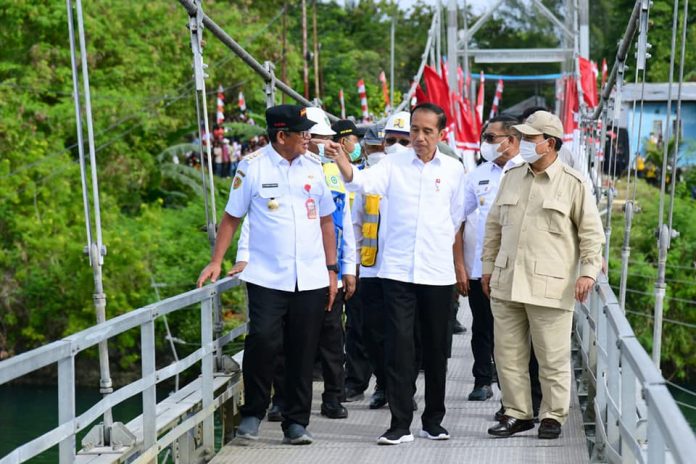 Resmikan Jembatan Gantung Wear Fair